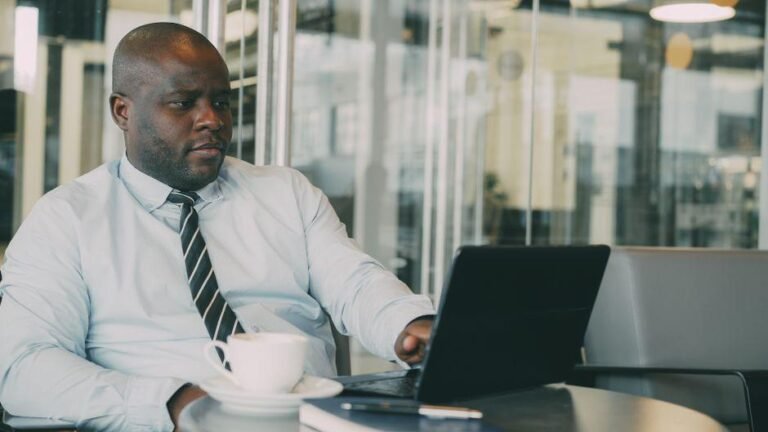 how-to-grow-your-business-while-building-leadershi-1