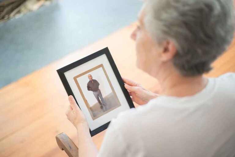 What Kind of Occupations Are Required for Memory Care Facilities