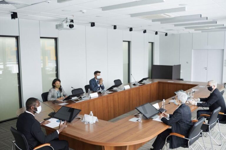 how-organizations-fill-senior-leadership-roles-1