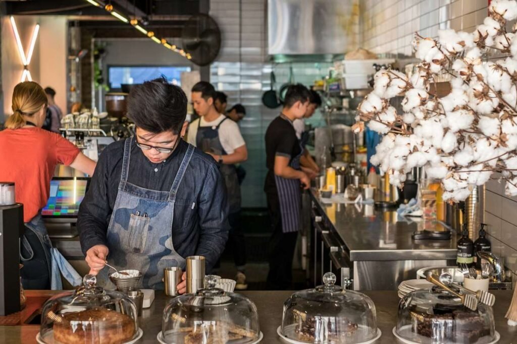 Shift lead responsibilities in action: a cafe crew working stations while one keyholder runs the line